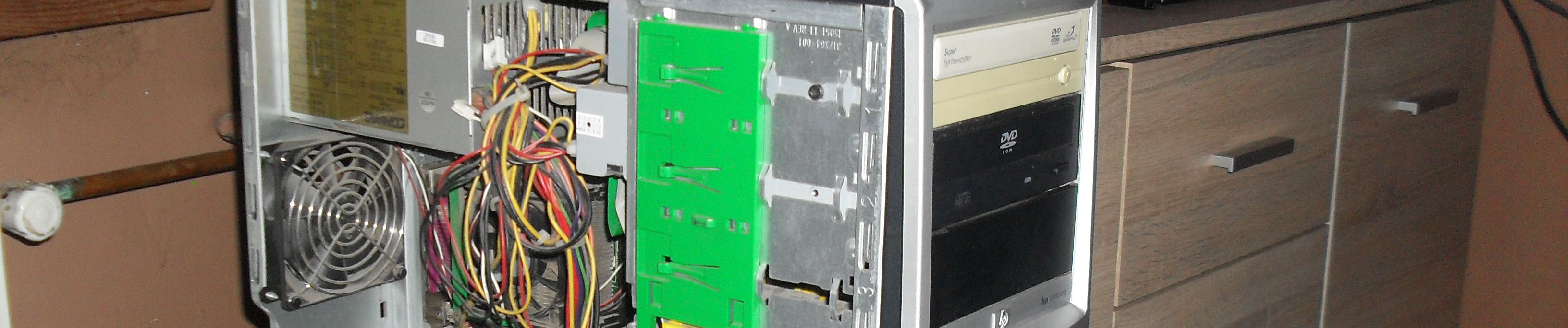 A cropped picture of my HP Compaq D530 CMT with its side cover off.